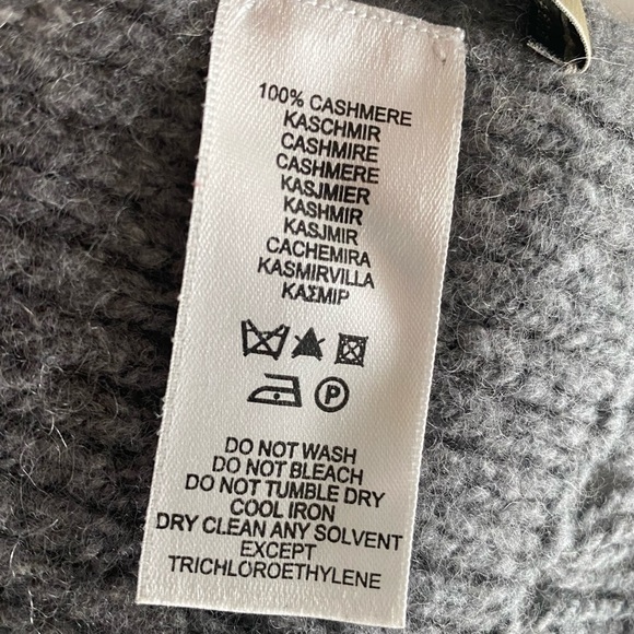 Authentic Burberry 100% Cashmere Scarf - Picture 7 of 8